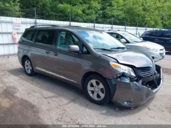  Salvage Toyota Sienna