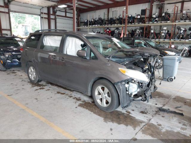  Salvage Toyota Sienna