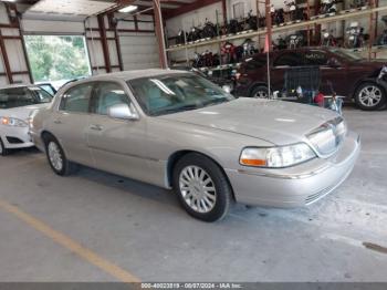  Salvage Lincoln Towncar