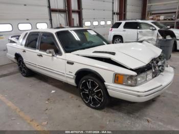  Salvage Lincoln Towncar