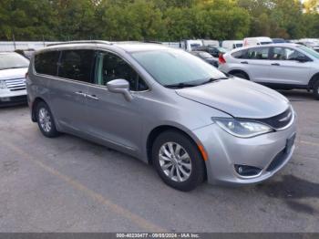  Salvage Chrysler Pacifica