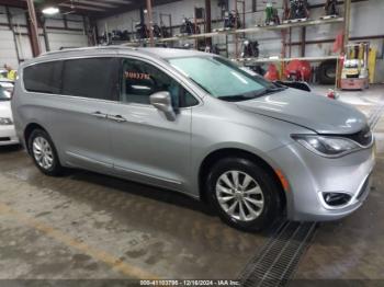  Salvage Chrysler Pacifica