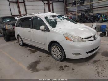  Salvage Toyota Sienna