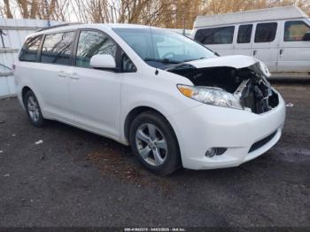 Salvage Toyota Sienna