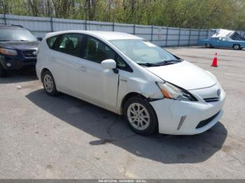  Salvage Toyota Prius v