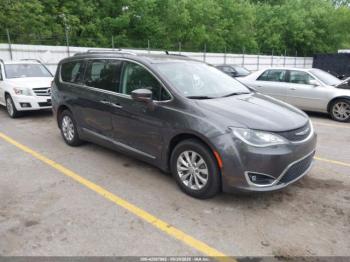  Salvage Chrysler Pacifica