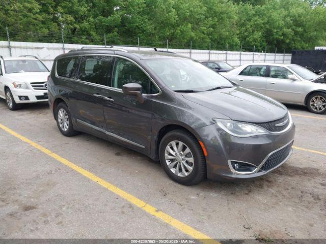  Salvage Chrysler Pacifica