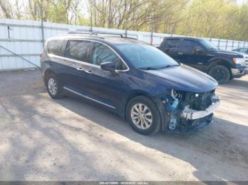  Salvage Chrysler Pacifica