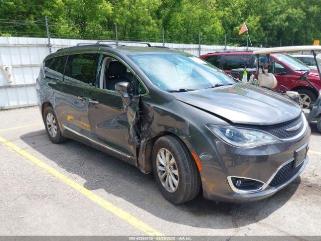  Salvage Chrysler Pacifica