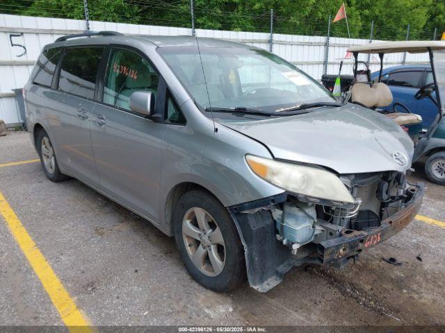  Salvage Toyota Sienna