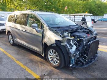  Salvage Chrysler Pacifica