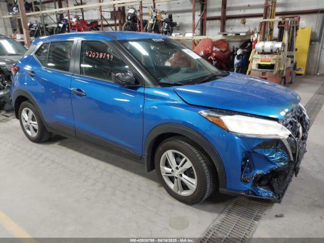  Salvage Nissan Kicks