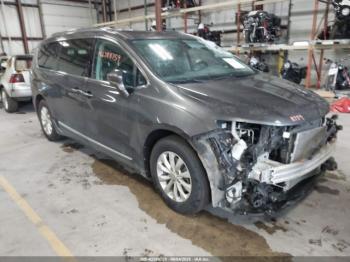  Salvage Chrysler Pacifica