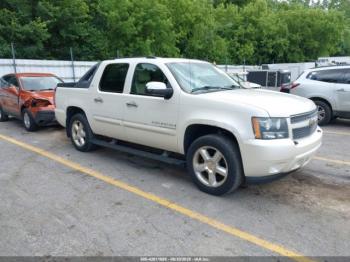  Salvage Chevrolet Avalanche 1500