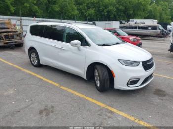  Salvage Chrysler Pacifica