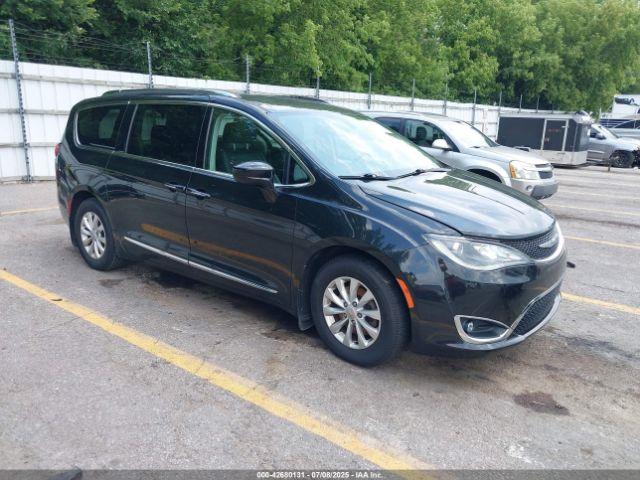  Salvage Chrysler Pacifica