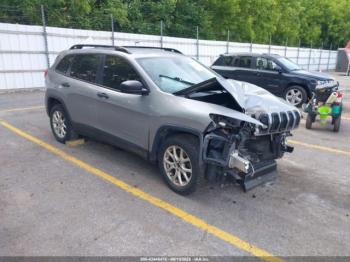  Salvage Jeep Cherokee