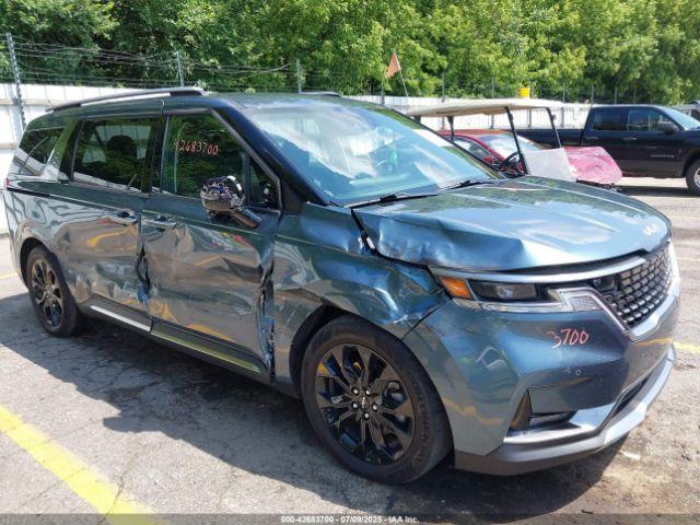  Salvage Kia Carnival