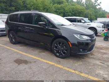  Salvage Chrysler Pacifica