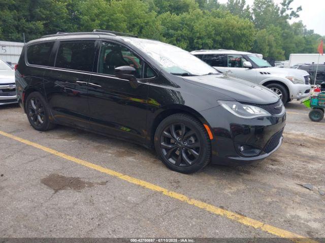  Salvage Chrysler Pacifica