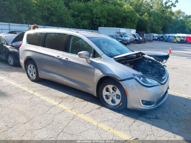  Salvage Chrysler Pacifica