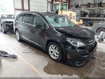  Salvage Chrysler Pacifica