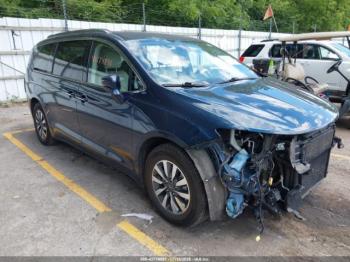  Salvage Chrysler Pacifica