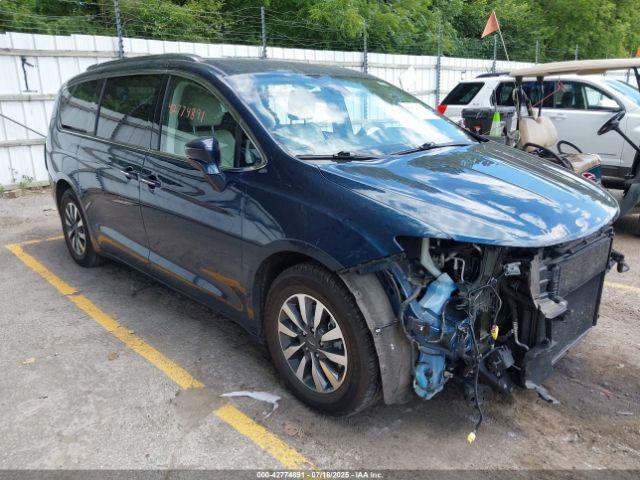 Salvage Chrysler Pacifica