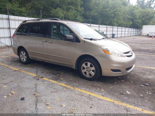  Salvage Toyota Sienna