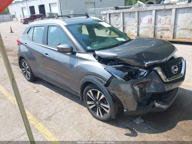  Salvage Nissan Kicks