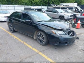  Salvage Chrysler 200