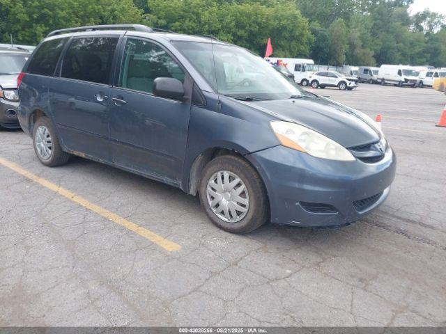 Salvage Toyota Sienna