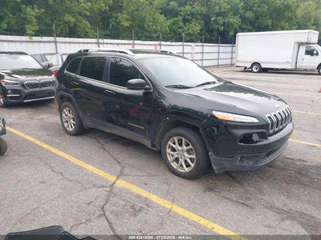  Salvage Jeep Cherokee