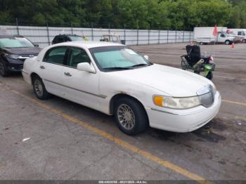  Salvage Lincoln Towncar