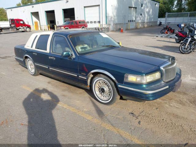  Salvage Lincoln Towncar
