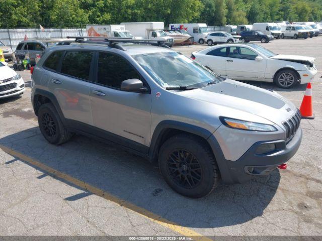  Salvage Jeep Cherokee