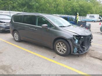  Salvage Chrysler Pacifica