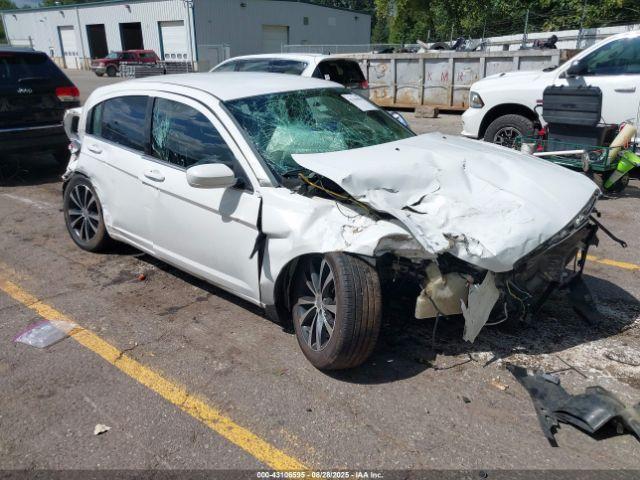  Salvage Chrysler 200