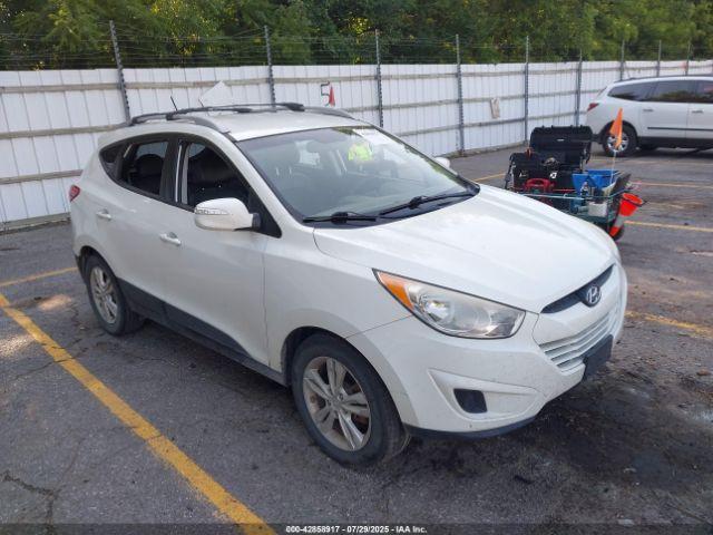  Salvage Hyundai TUCSON
