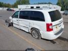Chrysler Town & Country Touring-l Image 5