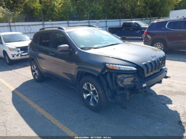  Salvage Jeep Cherokee