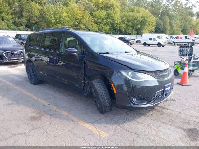  Salvage Chrysler Pacifica