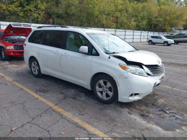  Salvage Toyota Sienna