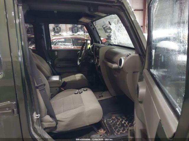 Jeep Wrangler Unlimited Sahara Image 15