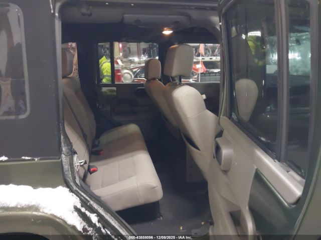 Jeep Wrangler Unlimited Sahara Image 16