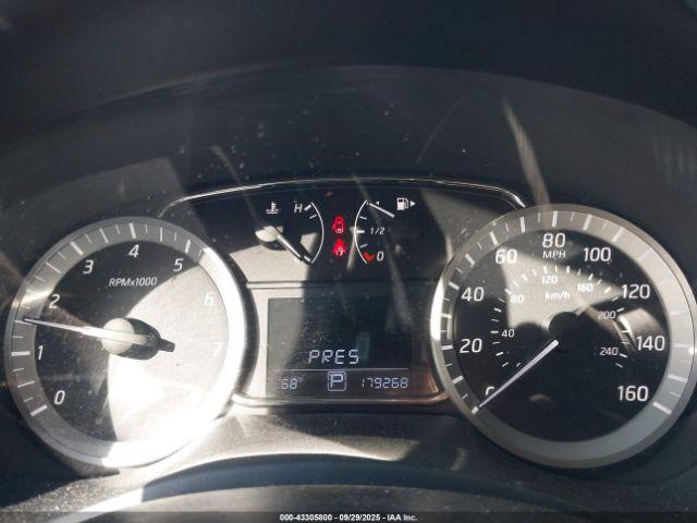 Nissan Sentra Image 9