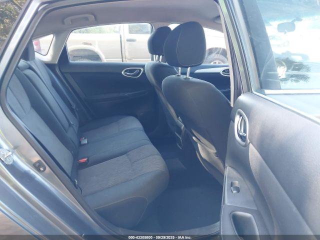 Nissan Sentra Image 12