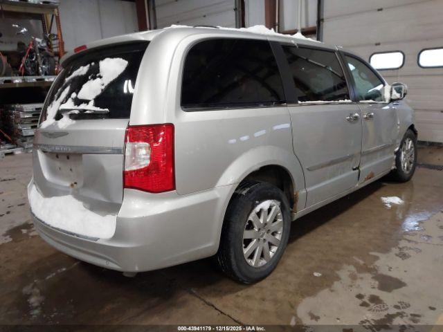 Chrysler Town & Country Touring-l Image 2