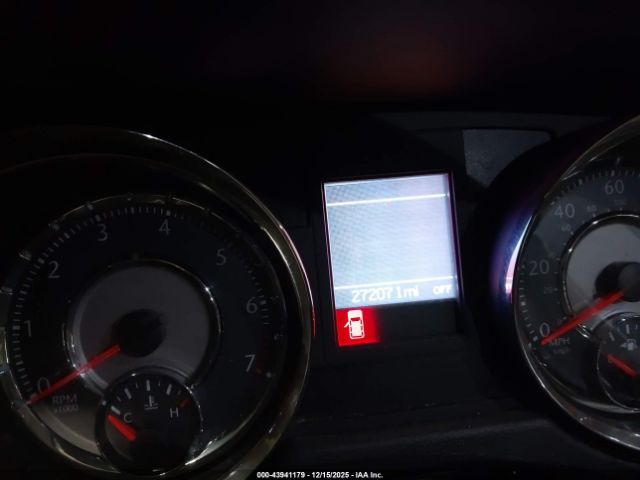 Chrysler Town & Country Touring-l Image 8