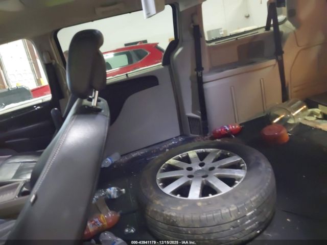 Chrysler Town & Country Touring-l Image 10